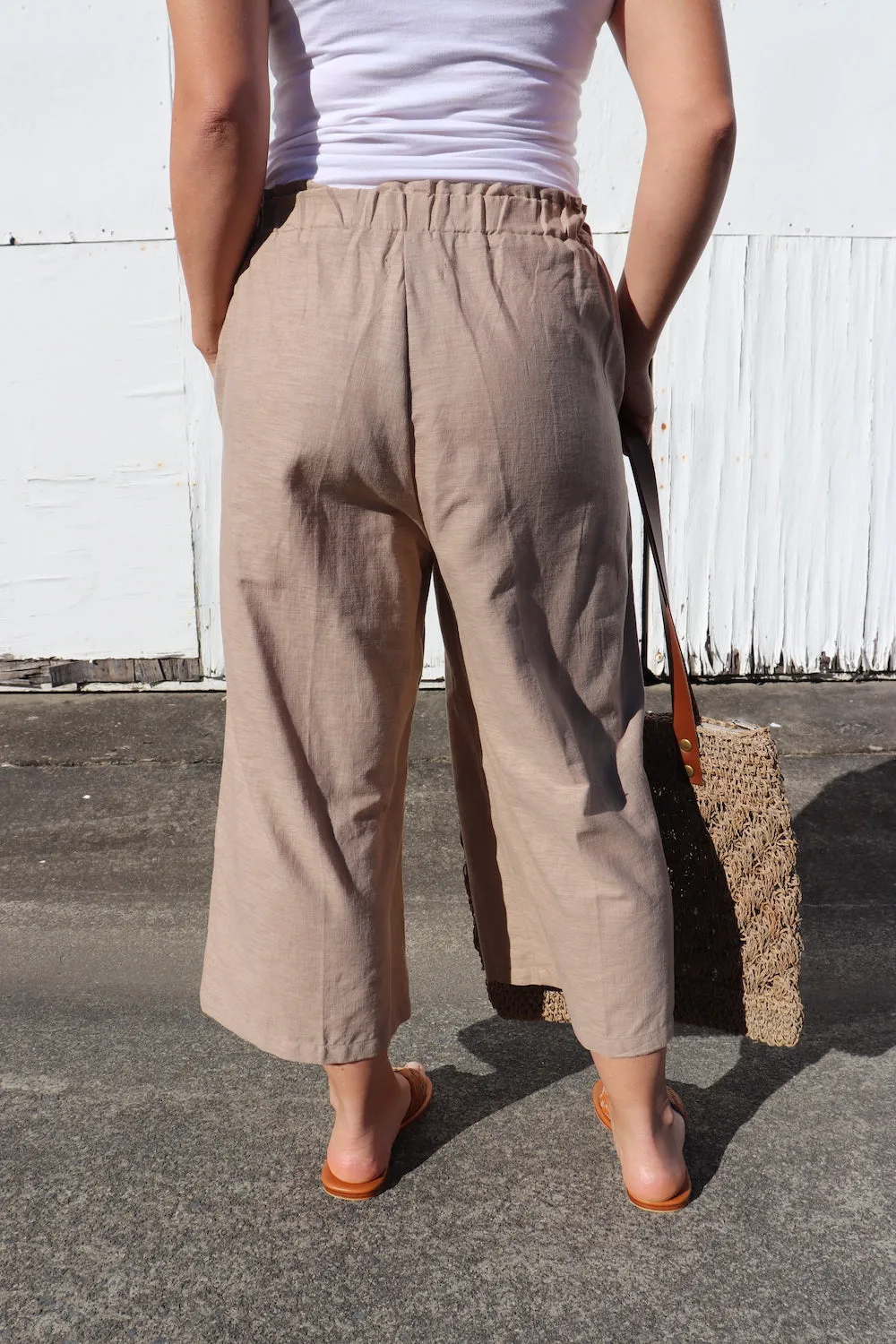 Elastic Cotton 3/4 Pant In Latte