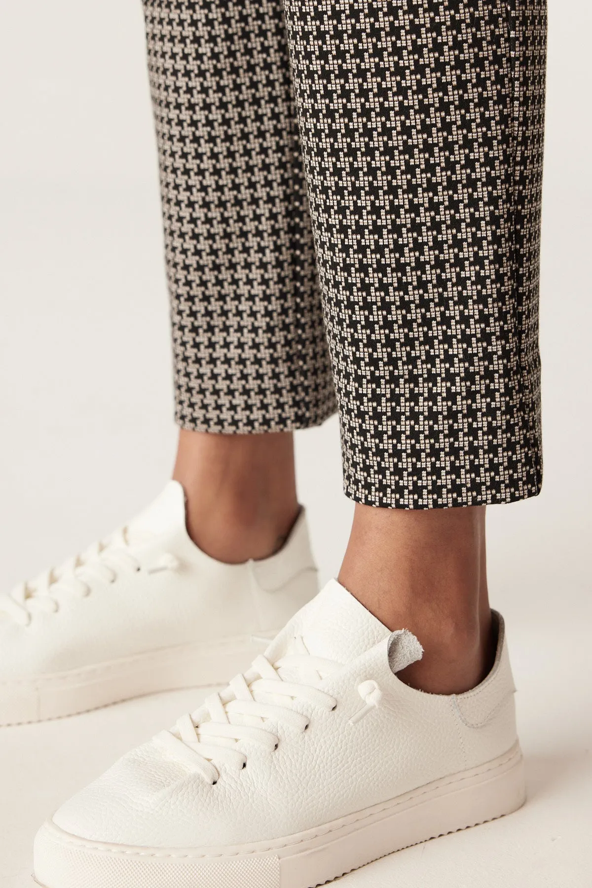 Liv Houndstooth Pant - Black Camel