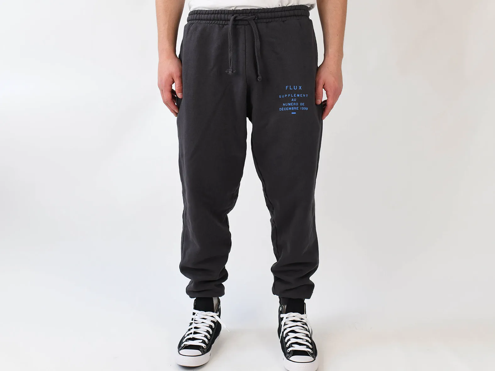 SUPPLEMENT TRACK PANT. GUNMETAL